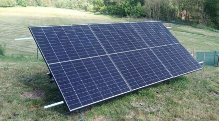 Otočná konstrukce pro solární panely, natáčení ke slunci v jedné ose, délka 350 cm pro výšku panelů až 235 cm, nosnost 300 kg