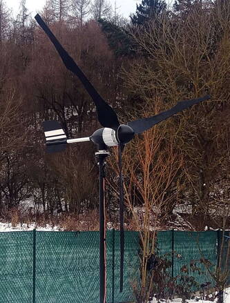 WS5000W karbon/aramid - 5000W 3-listá větrná turbína konzole 3m s přírubou pro instalaci turbíny, kabeláž 3x10m s pojistkovou skříní IP65 a centrálním vypínačem 100A
